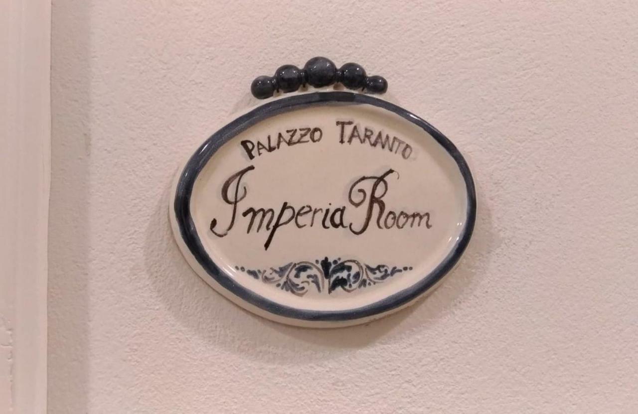 Palazzo Taranto Luxury Rooms 卡尔塔吉罗 外观 照片